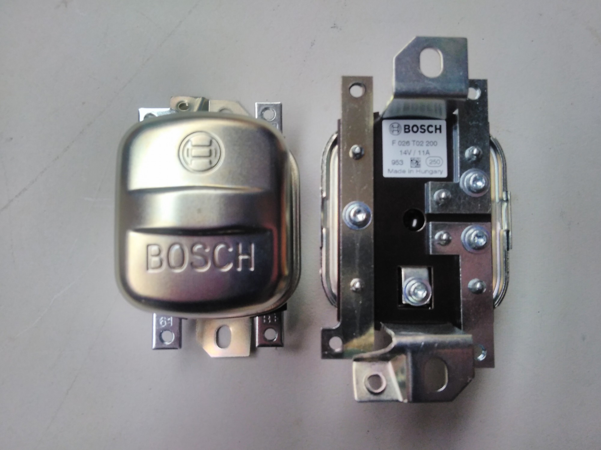 Bosch spanningsregelaar 14V / 11 Amp