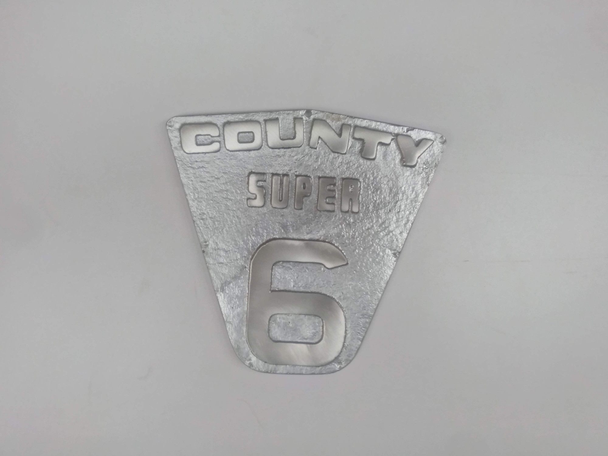 County super 6 embleem 