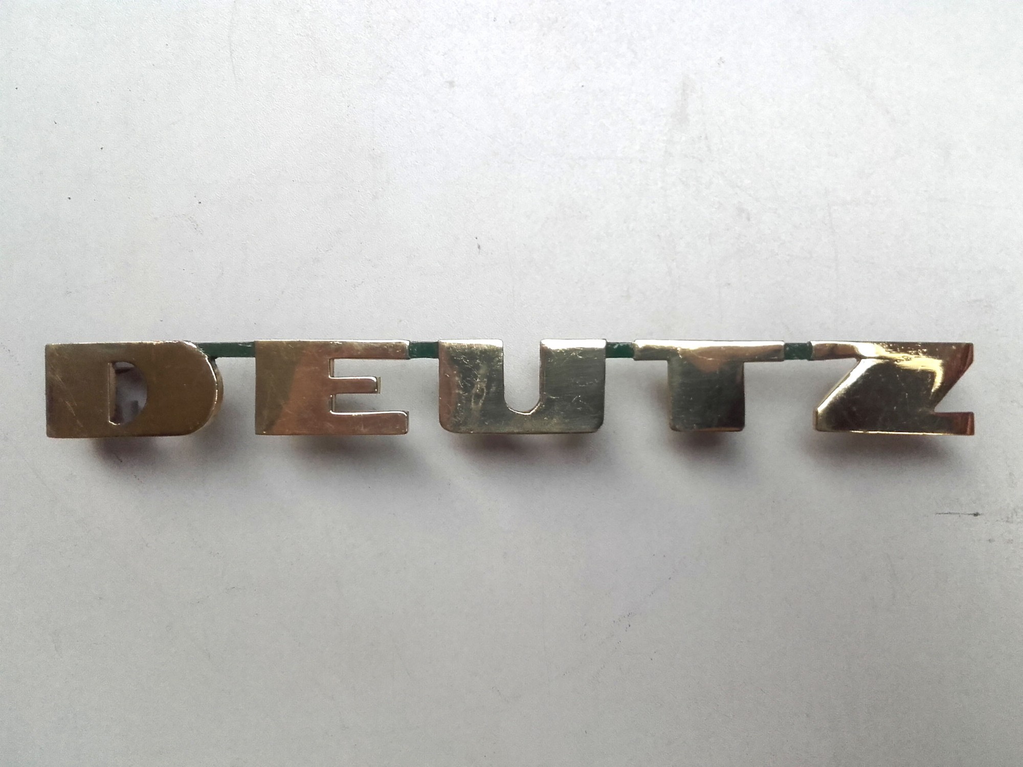 Deutz embleem front