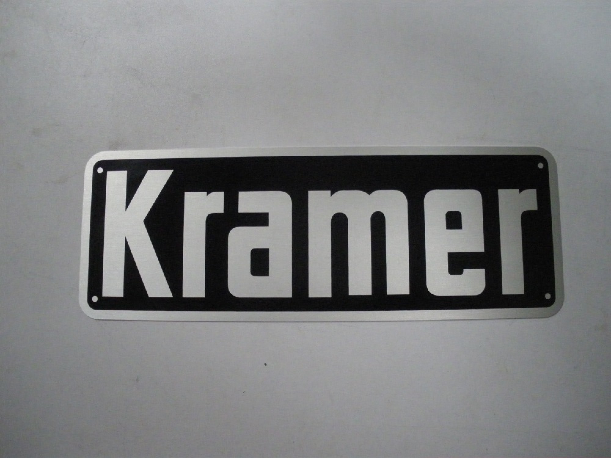 Kramer 245x88mm embleem